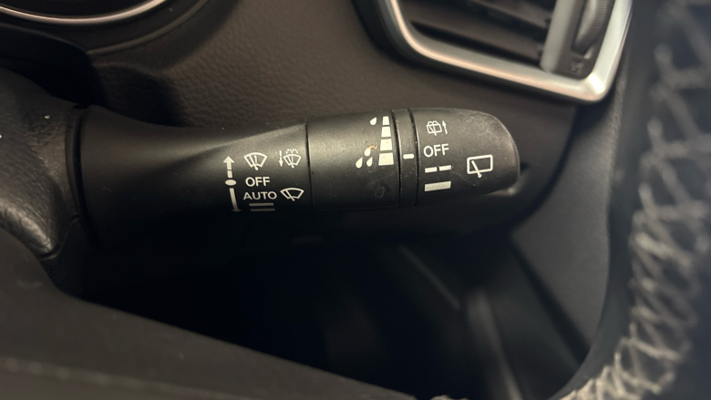 Nissan Qashqai 1.3 DiG-T 160 Acenta Premium 5dr Petrol Hatchback